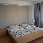 Aleksandra We Wielu Z Widokiem Na Jezioro *