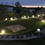 Aleksandra We Wielu Z Widokiem Na Jezioro