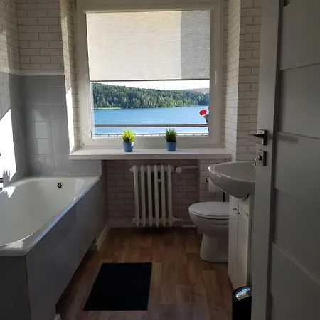 Aleksandra We Wielu Z Widokiem Na Jezioro ויילה