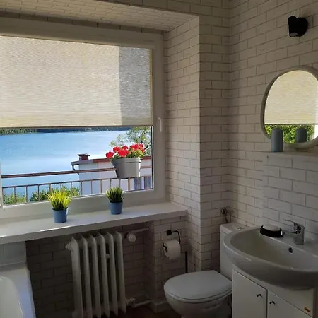 Aleksandra We Wielu Z Widokiem Na Jezioro * ויילה