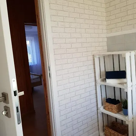 Aleksandra We Wielu Z Widokiem Na Jezioro Wiele