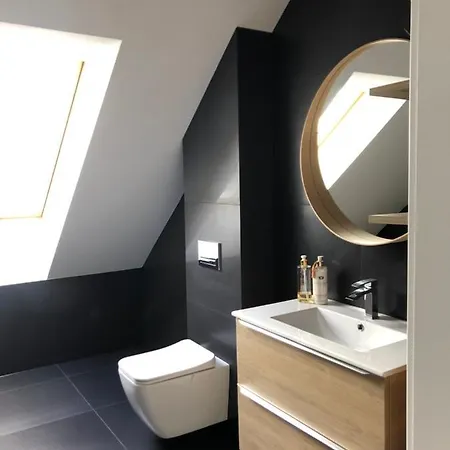 Aleksandra We Wielu Z Widokiem Na Jezioro דירה ויילה