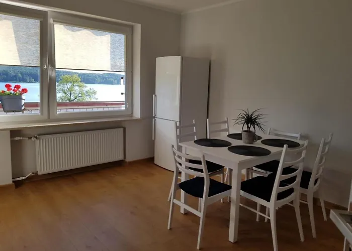 Aleksandra We Wielu Z Widokiem Na Jezioro * Wiele