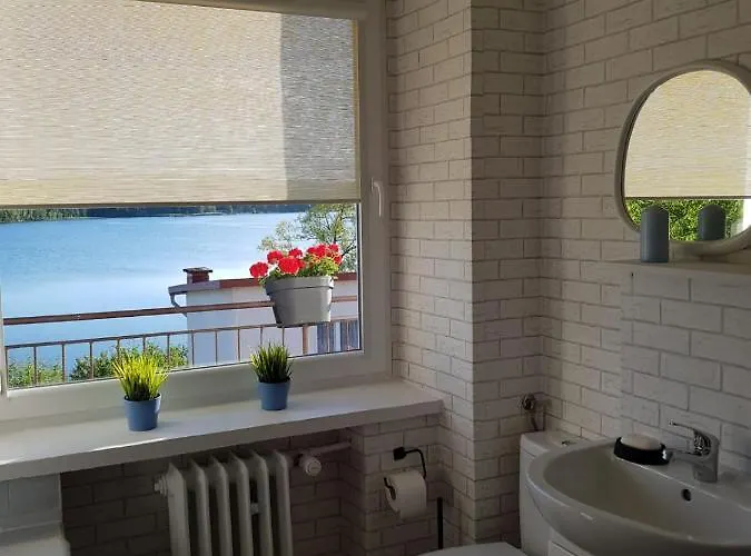 Aleksandra We Wielu Z Widokiem Na Jezioro * Wiele