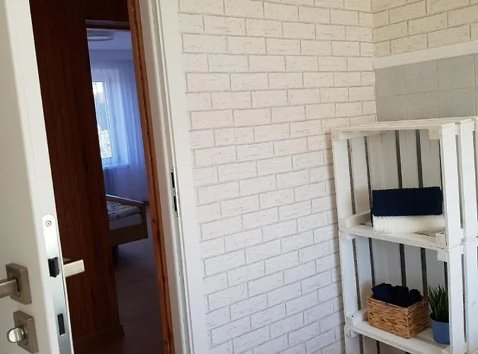 Aleksandra We Wielu Z Widokiem Na Jezioro Wiele