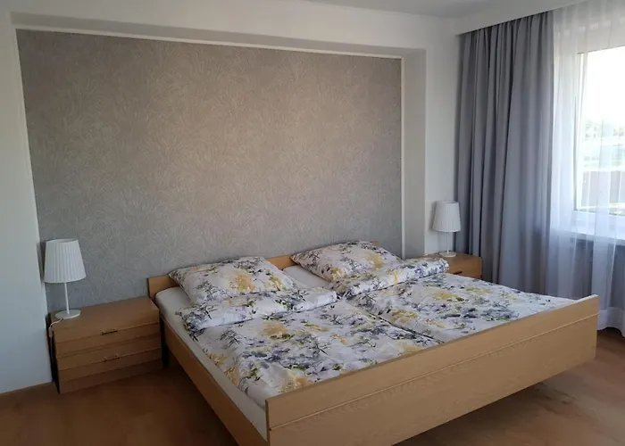 Aleksandra We Wielu Z Widokiem Na Jezioro *