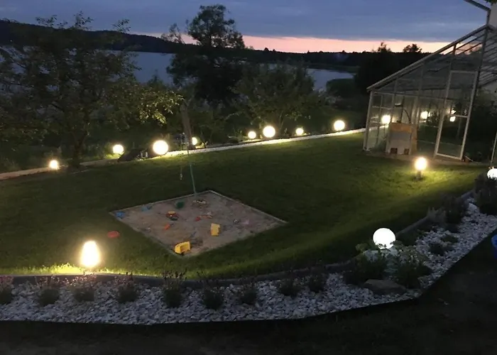 Aleksandra We Wielu Z Widokiem Na Jezioro