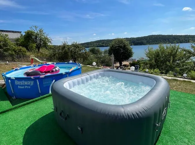 Aleksandra We Wielu Z Widokiem Na Jezioro Wiele